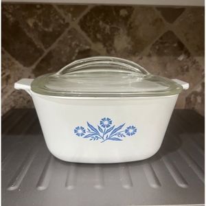 RARE!! Corning Corelle “Cornflower Blue” 1 3/4 Qt Covered Casserole With Fin Lid